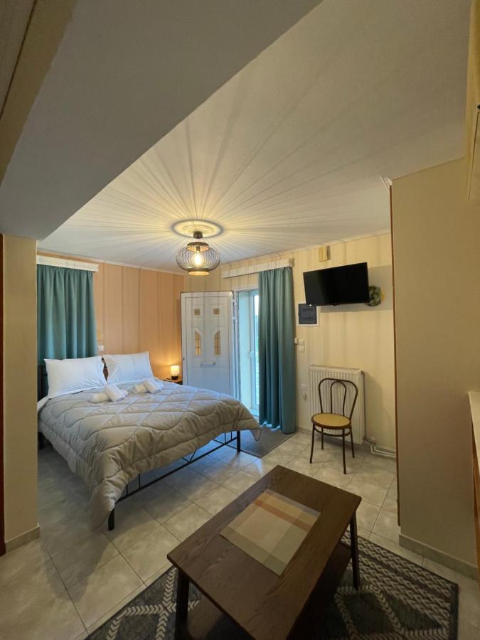 Flo'S Apartments Mesolóngion 外观 照片