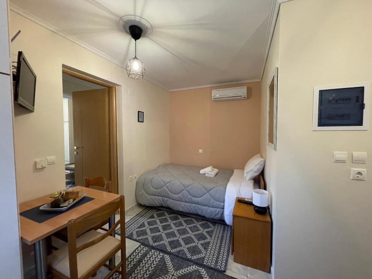 Flo'S Apartments Mesolóngion 外观 照片