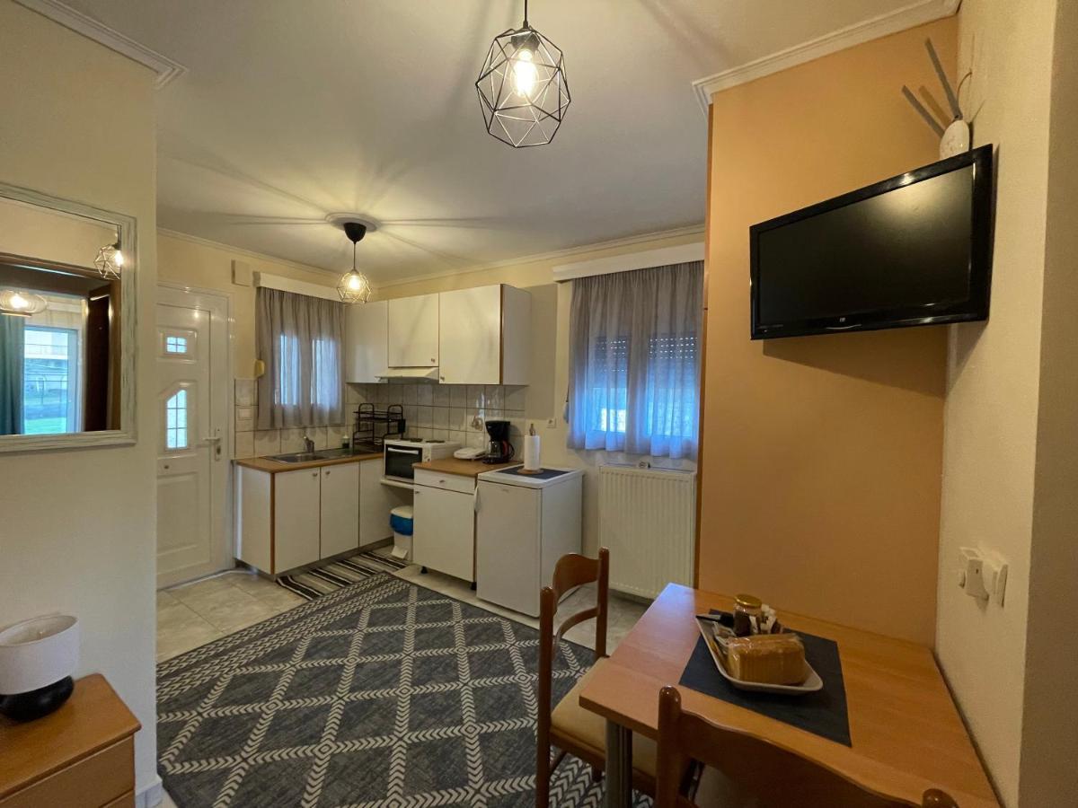 Flo'S Apartments Mesolóngion 外观 照片