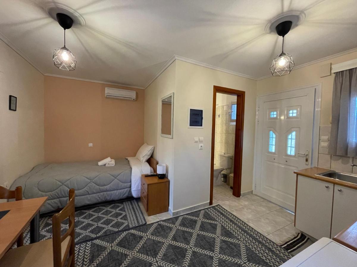 Flo'S Apartments Mesolóngion 外观 照片