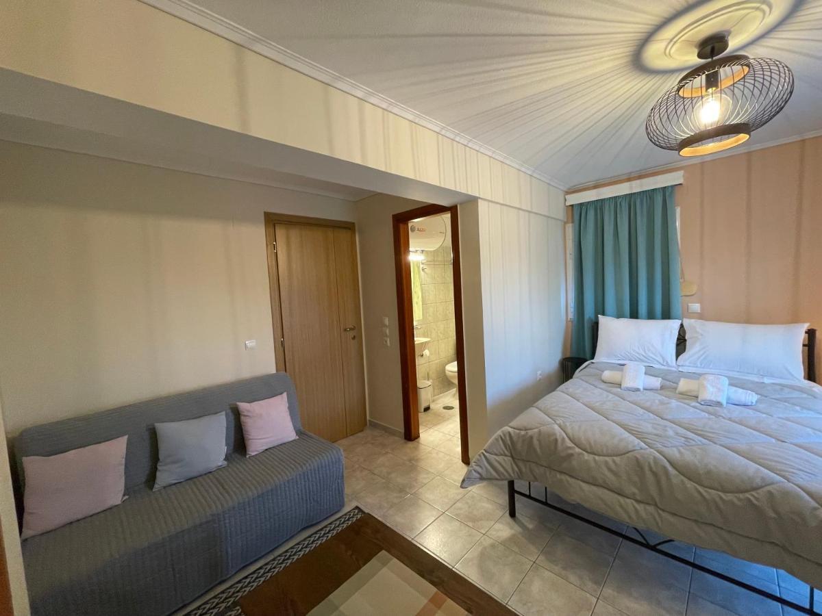 Flo'S Apartments Mesolóngion 外观 照片